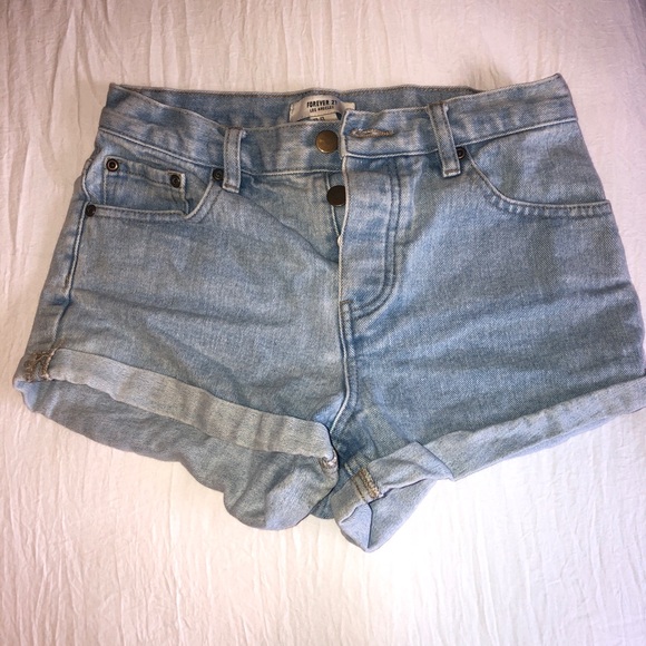 Light denim shorts - Picture 1 of 3